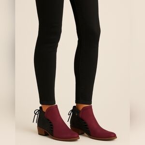 Veracruz Fox Hill Lace Booties Black and Bordeaux NWT